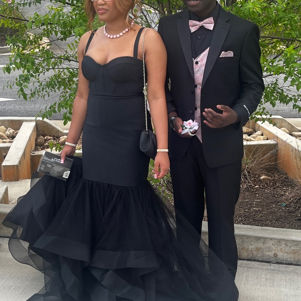Elegant Black Formal Gown Perfect for Prom!!!💜🖤🩷